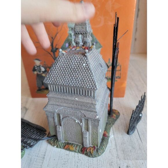 Dept 56 6002304 Rest in peace 2018 Halloween Village accessory - Picture 8 of 9